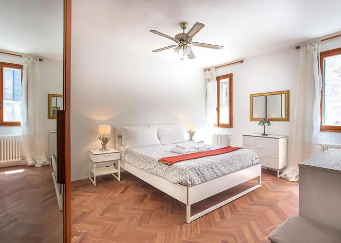 Venice Near San Marco 7 pax WiFi 2 Bedroom